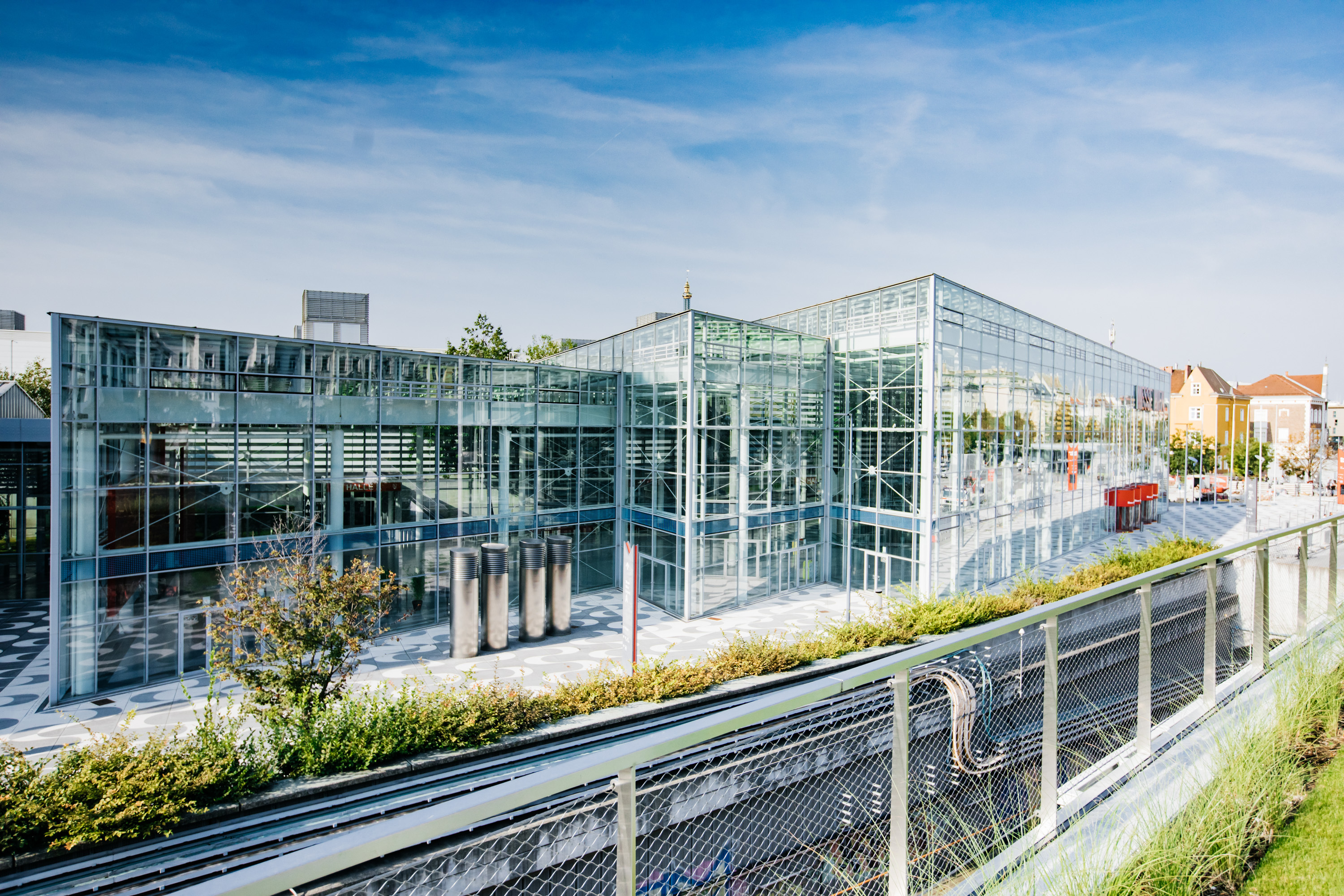 VIECON Foyer A mit U-Bahn Trasse sichtbar